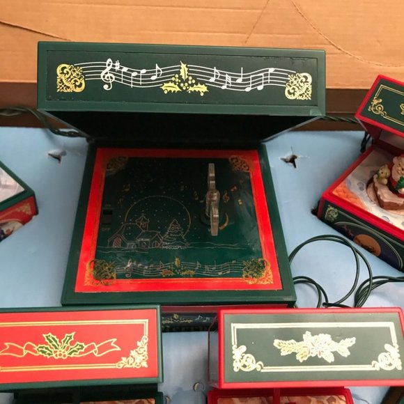 Vintage Noma Music box Christmas Collection plays 18 songs animated. - Picture 12 of 16